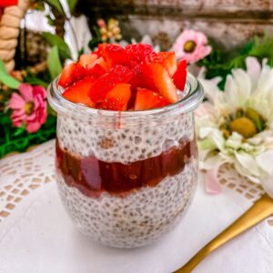 paleo vegan gluten free dairy free healthy strawberry jam chia pudding