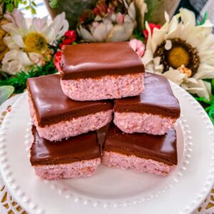 paleo vegan gluten free dairy free refined sugar free healthy chocolate covered strawberry bars