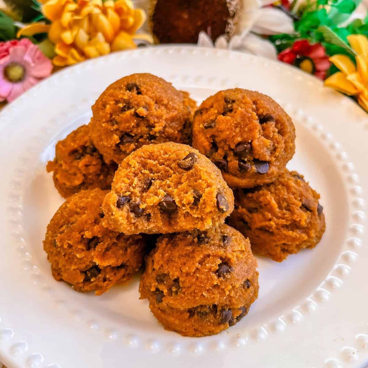 paleo vegan gluten free dairy free refined sugar free healthy pumpkin cookie dough bites