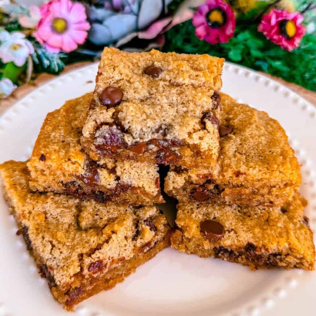 paleo gluten free dairy free healthy chocolate chip cookie bars
